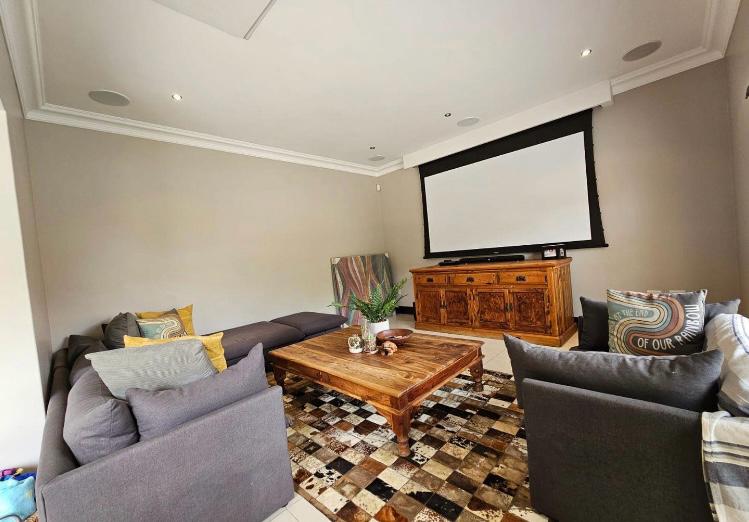 To Let 5 Bedroom Property for Rent in Jim Fouchepark Free State